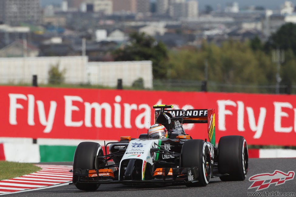 Sergio Perez corriendo con su Force India en Suzuka