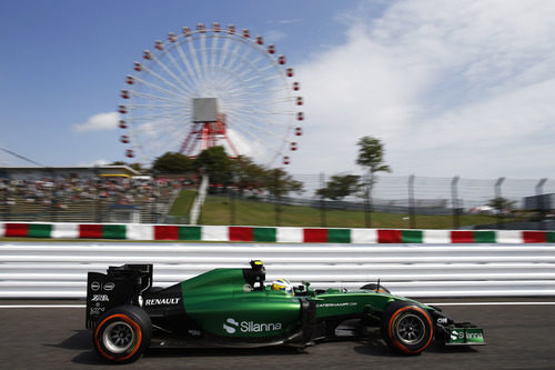 Marcus Ericsson bajo la noria de Suzuka