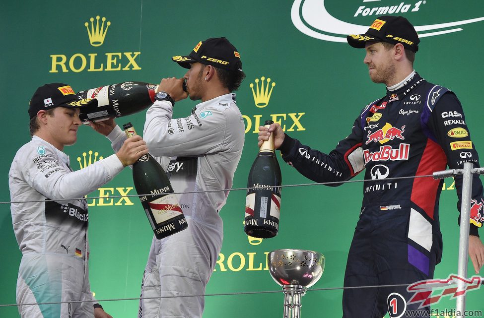 Hamilton, Rosberg y Vettel en el podio de Suzuka