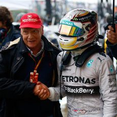 Niki Lauda felicita a Lewis Hamilton por su victoria