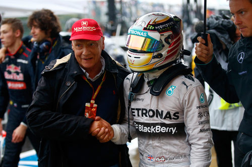 Niki Lauda felicita a Lewis Hamilton por su victoria