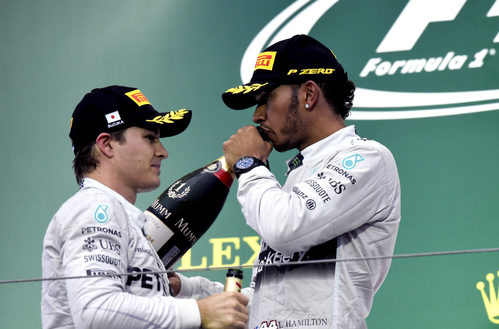 Nico Rosberg y Lewis Hamilton en el podio de Suzuka