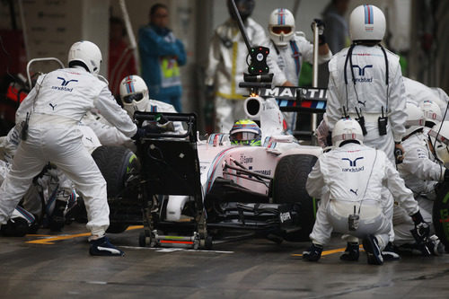 Parada en boxes de Felipe Massa en Japón