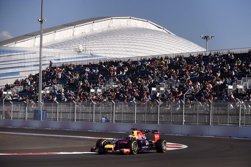 Sebastian Vettel buscando la mejor configuración posible