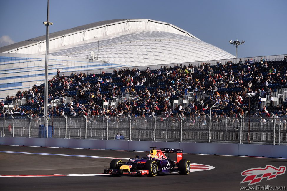 Sebastian Vettel buscando la mejor configuración posible