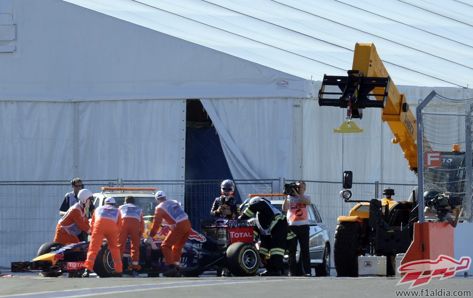 Daniel Ricciardo rompe su motor al final de los L2