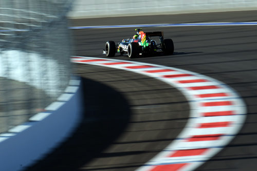 Sergio Pérez en la tercera curva del circuito de Sochi