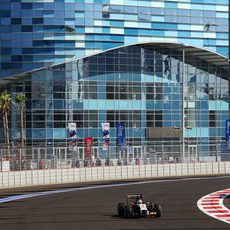 Nico Hülkenberg al volante del Force India en los entrenamientos libres en Sochi