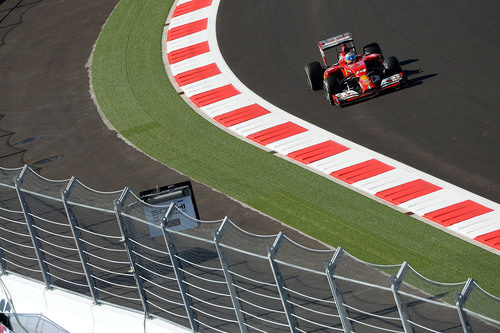 Fernando Alonso corriendo en los Libres 2 del GP de Rusia 2014