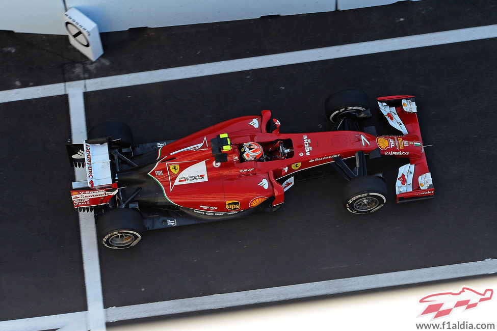 Kimi Räikkönen entrando al Pit Lane del circuito de Sochi