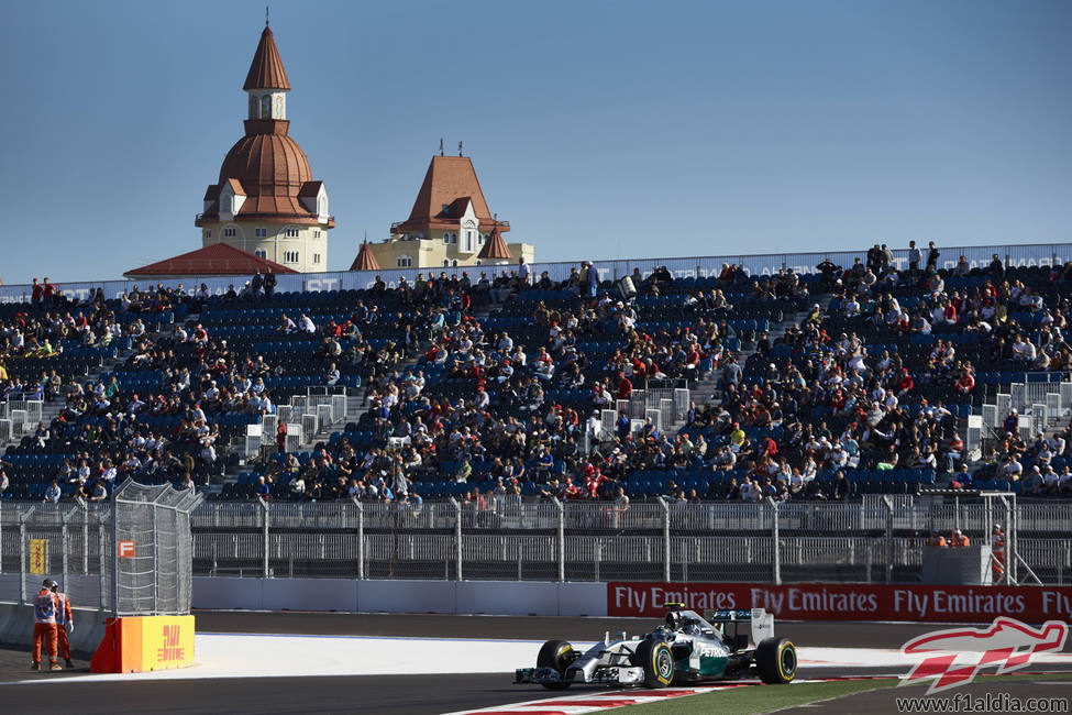 Nico Rosberg rueda ante el público ruso