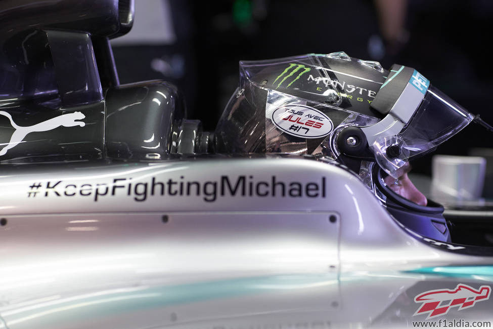 Mercedes sigue recordando en sus coches a Michael Schumacher