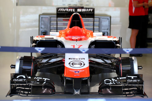 El coche de Jules Binachi descansa en el 'box' de Marussia