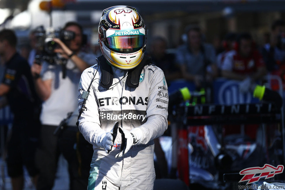 Lewis Hamilton tras conseguir la pole en la clasificación del GP de Rusia
