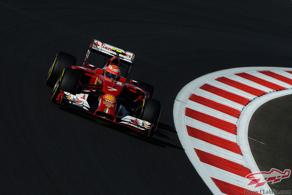Kimi Raikkonen lucha por marcar tiempo en el GP de Rusia