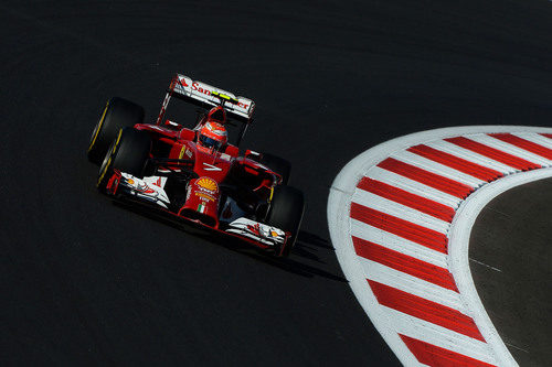 Kimi Raikkonen lucha por marcar tiempo en el GP de Rusia