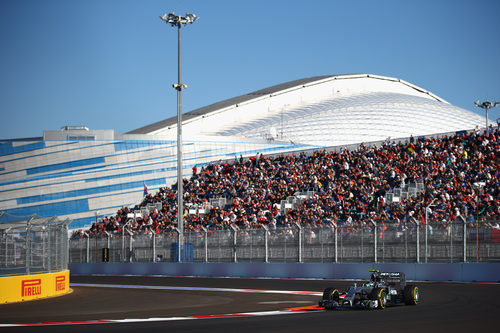 Rosberg pisa los pianos en su búsqueda de la pole