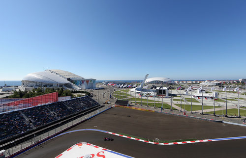 Vista aérea del Toro Rosso de Jean-Eric Vergne en Sochi