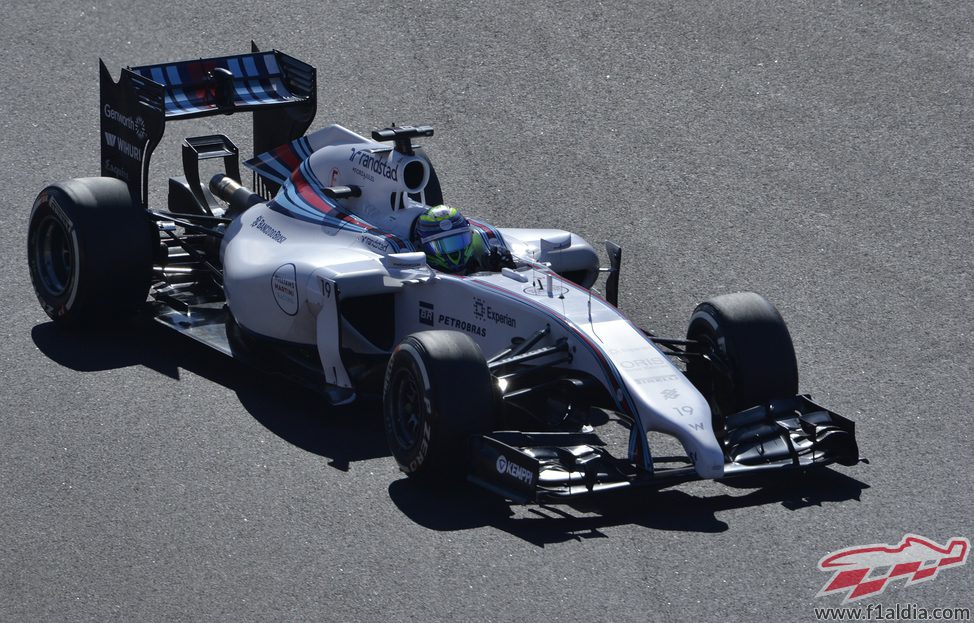 Felipe Massa pierde la potencia de su coche durante la clasificación