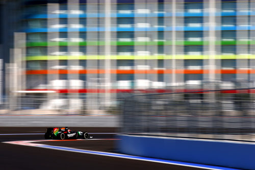 Nico Hülkenberg exprimiendo el coche para superar la penalización de cinco posiciones