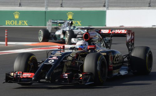 Romain Grosjean a punto de ser alcanzado por Nico Rosberg