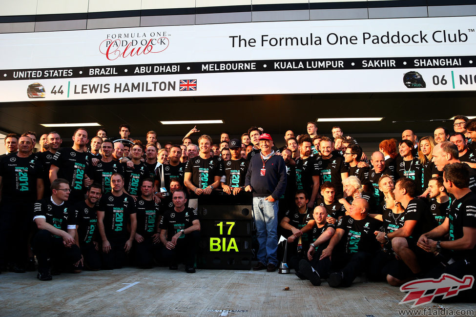 El equipo Mercedes muestra su apoyo a Jules Bianchi