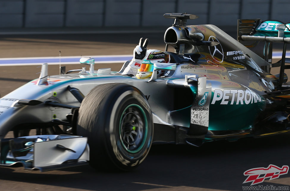 Lewis Hamilton gana su novena carrera en esta temporada