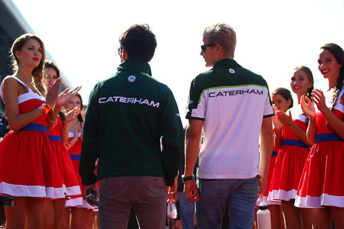 Kamui Kobayashi y Marcus Ericsson antes de la carrera