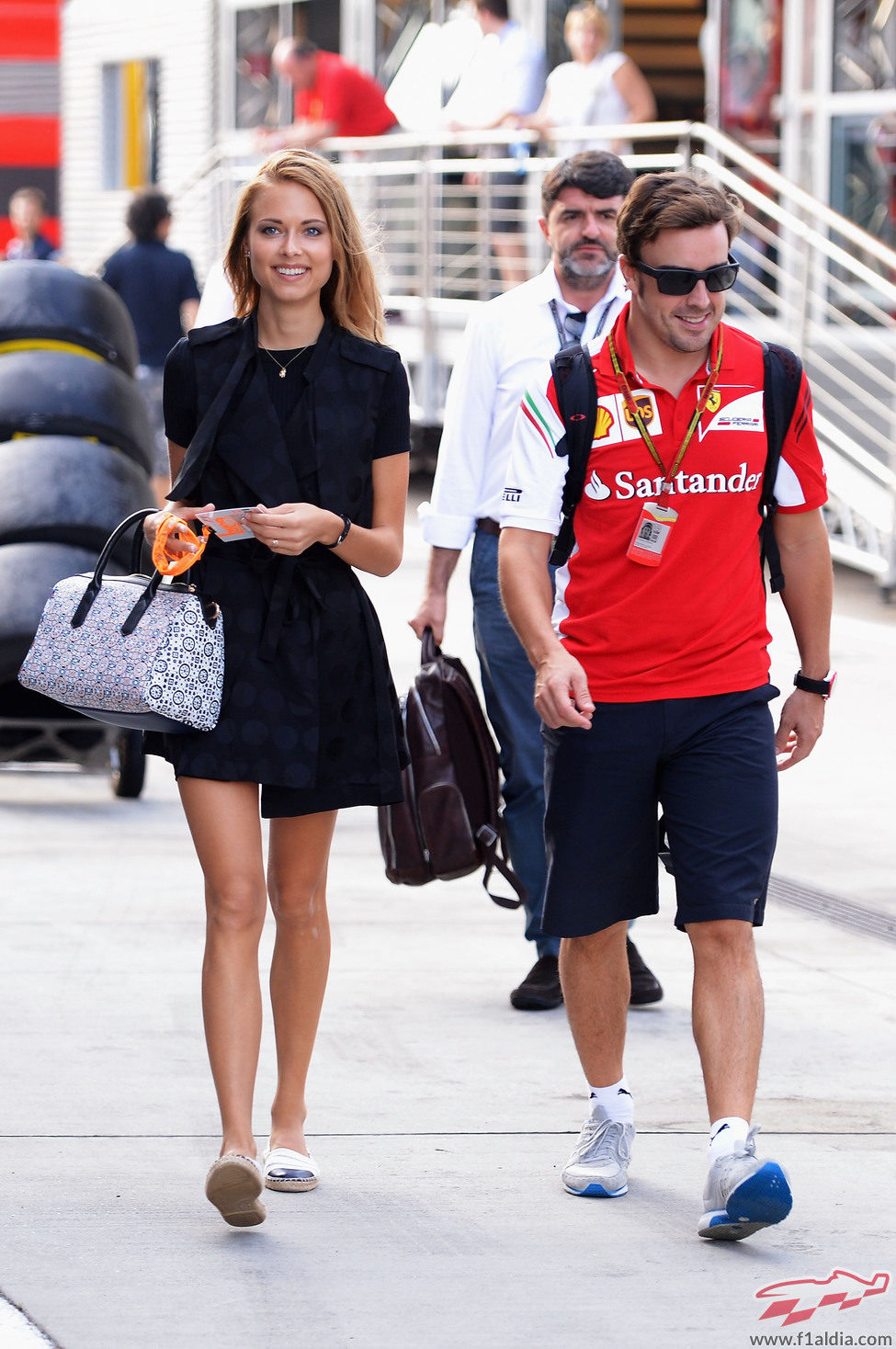 Dasha acompaña a Fernando Alonso