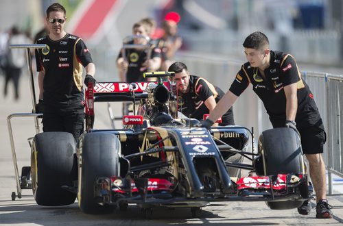 El equipo Lotus lleva el E22 al garaje