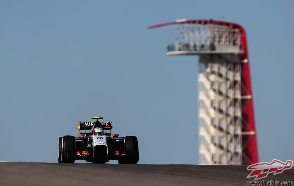 Sergio Pérez rodando en el Circuito de las Américas