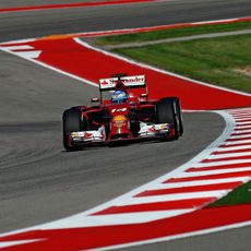 Fernando Alonso probando mejoras del F14T en el Circuito de las Américas