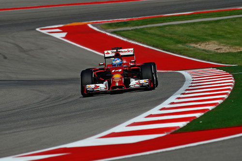 Fernando Alonso probando mejoras del F14T en el Circuito de las Américas
