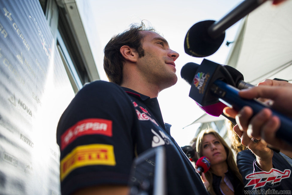 Vergne atiende a los medios