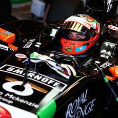 Sergio Perez concentrado antes de salir a pista