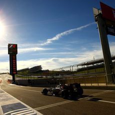 Increíble imagen del Sauber C33 de Esteban Gutiérrez saliendo de boxes