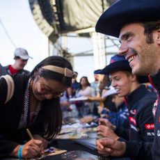 Los aficionados tejanos arroparon a los pilotos de Toro Rosso