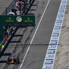 Daniel Ricciardo saldrá por el lado limpio de la parrilla