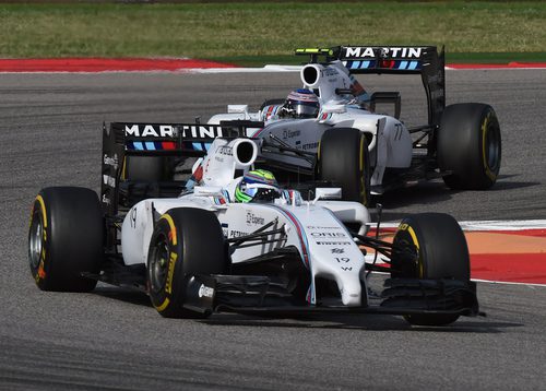 Valtteri Bottas pierde la posición con Felipe Massa en la salida