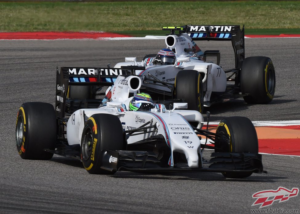 Valtteri Bottas pierde la posición con Felipe Massa en la salida