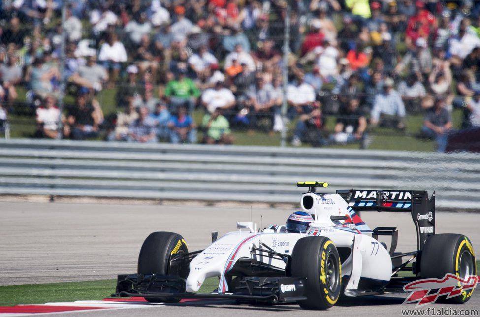 Valtteri Bottas exprimiendo al máximo su coche