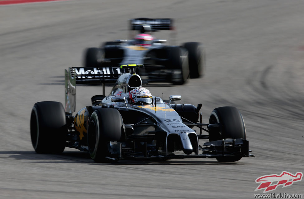 Kevin Magnussen termina 8º, por delante de su compañero de equipo