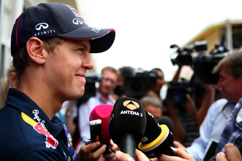 Sebastian Vettel atiende a los medios de comunicación