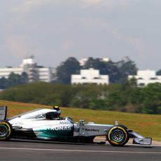 Nico Rosberg rodando en Sao Paulo