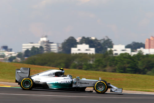 Nico Rosberg rodando en Sao Paulo