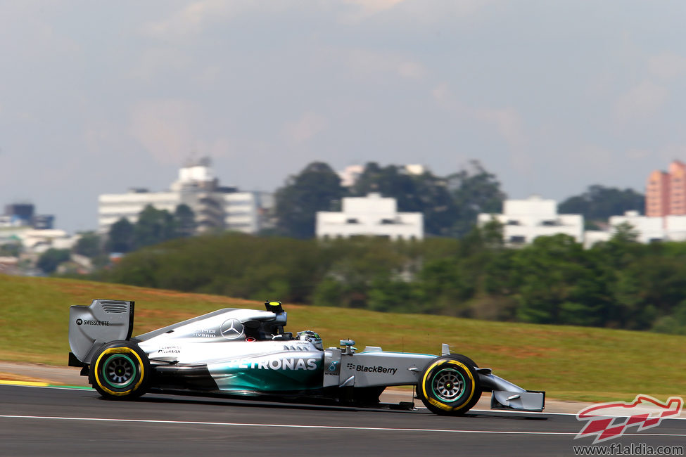 Nico Rosberg rodando en Sao Paulo