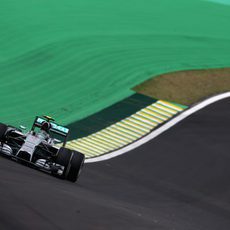 Nico Rosberg lidera las dos sesiones