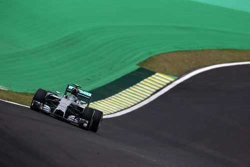Nico Rosberg lidera las dos sesiones