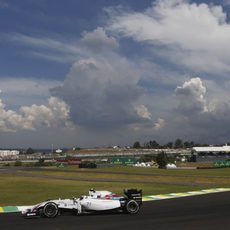 Valtteri Bottas en el segundo sector del circuito de Interlagos