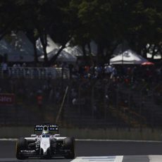 Felipe Massa en la recta del Autódromo José Carlos Pace